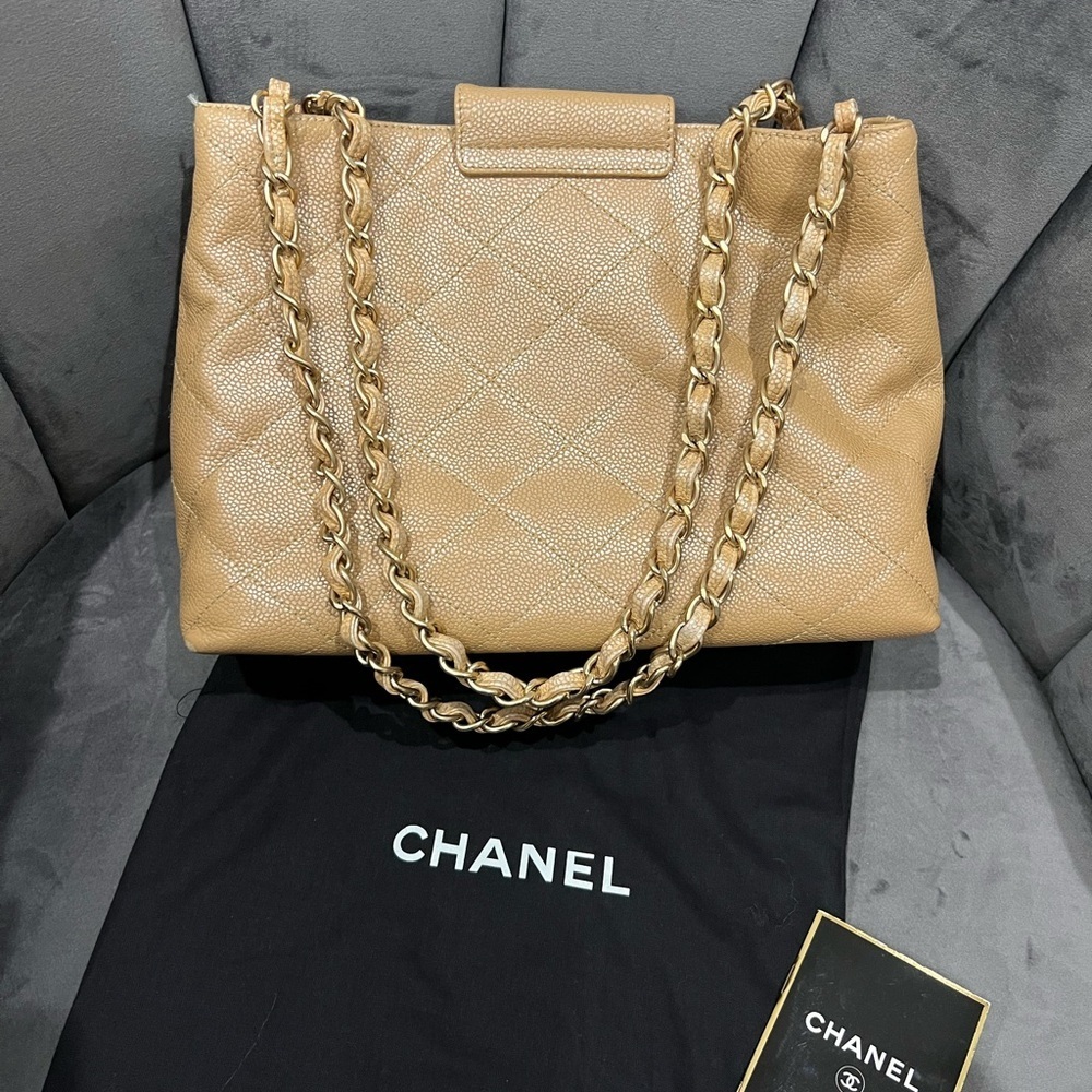 Reserved-Rare Iridescent CHANEL Kelly Vintage Bag - Picture 5 of 17
